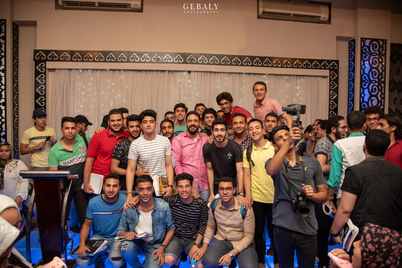 الأستاذ عبدو مع طلابه